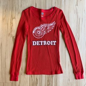 Detroit Red Wings thermal shirt.